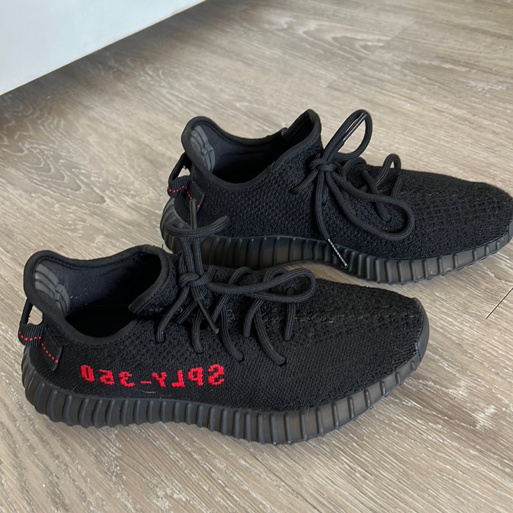 Yeezy black/red US size 5.5 , wore 3x, in amazing new condition